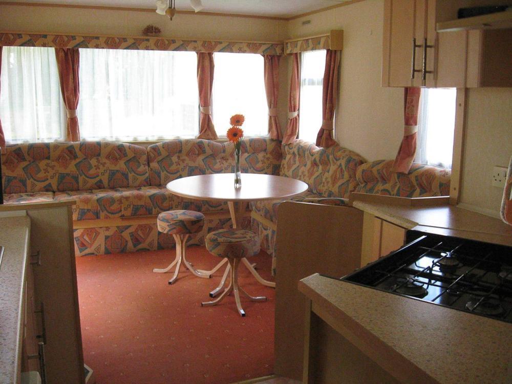 Cosy Caravan At Blackmoor Farm Ludchurch Exterior photo