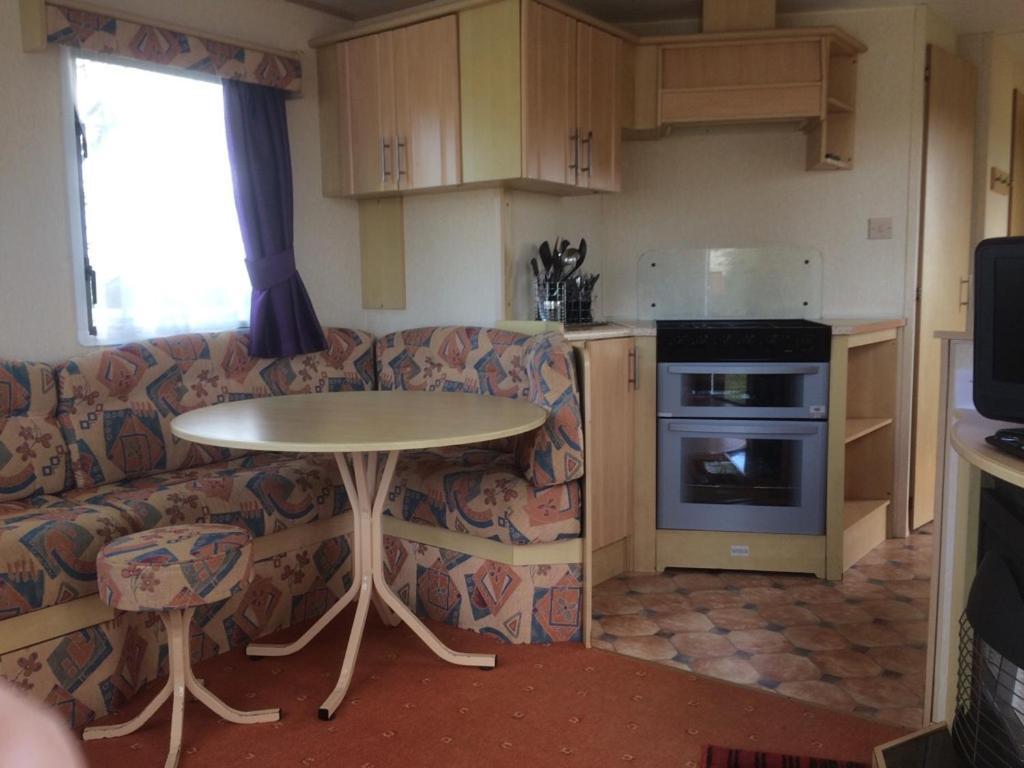 Cosy Caravan At Blackmoor Farm Ludchurch Exterior photo